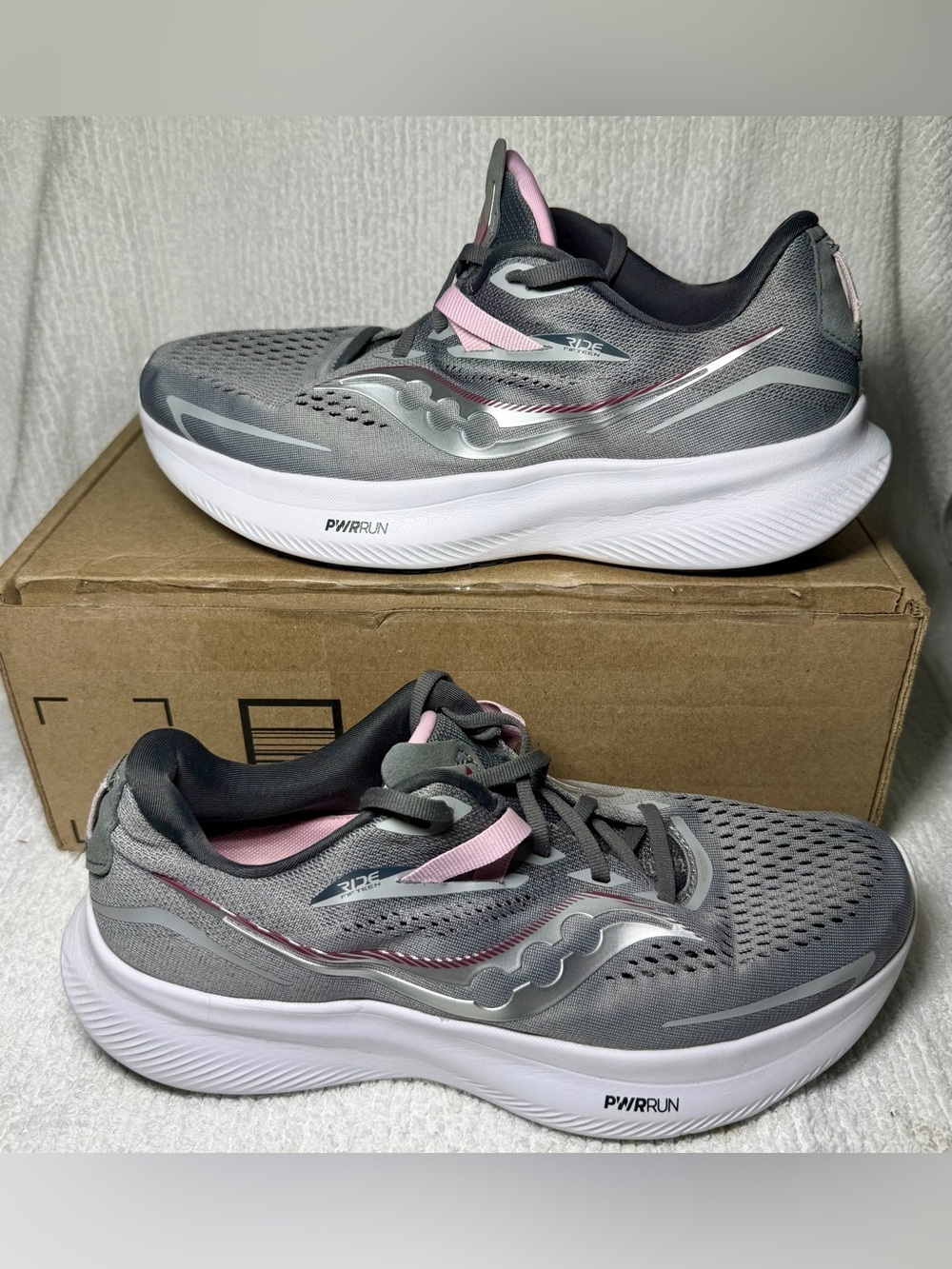 Saucony Ride 17 Women’s Size 9.5 Gray Pink Running Shoes S10730-15 PWRRUN